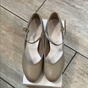 Women’s dance shoes